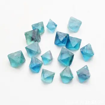 5 ks /veľa Prírodných modrá fluorite pôvodnej kamennej s octahedral malé crystal minerálnych vzoriek.