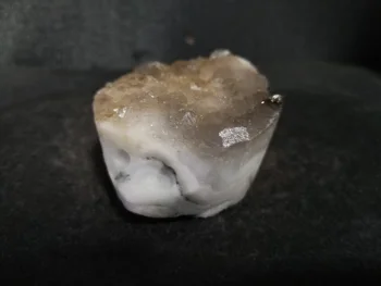 95.1 gNatural biela Fluorite Crystal od ručne vyrezávané ježko bytové zariadenie